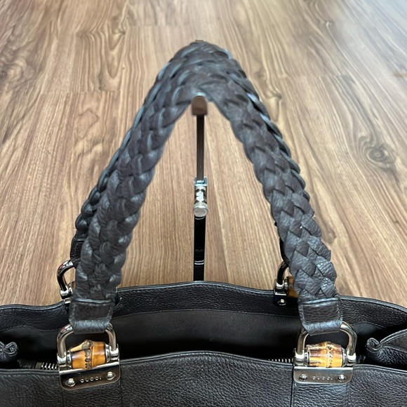 A143 - 💯 % authentic Gucci shoulder bag - Picture 10 of 16